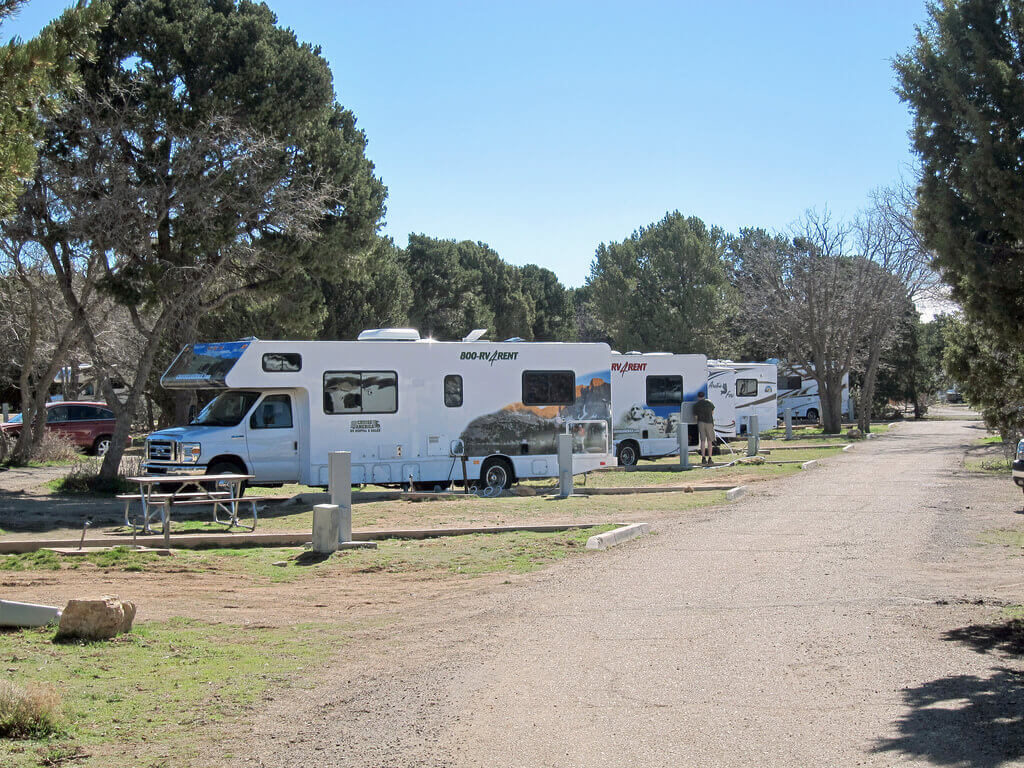 RV (lakókocsi) parkoló